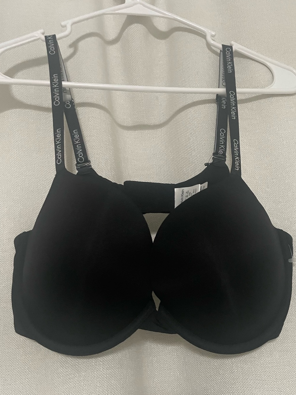 NWT Calvin Klein Black Molded push up plunche Underwire Bra with Logo Straps
